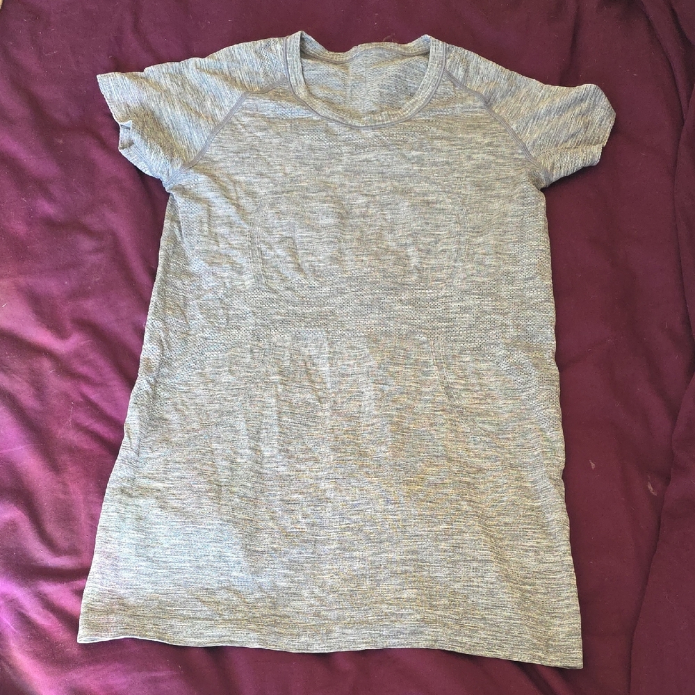 lululemon athletica Heather Gray Short Sleeve Tee
